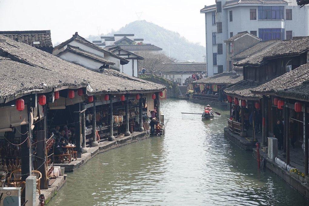 夏日时尚的爱丽